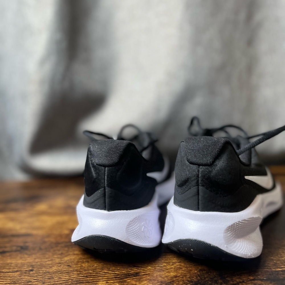 Adidas - Picture 2 of 11